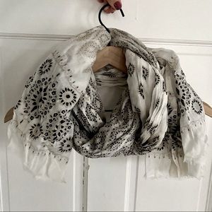 White & Black Boho Print Light Scarf | NWOT